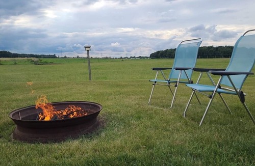 Middlebury House | | Hot Tub | Amish Farm Country | Pergola | Deck |