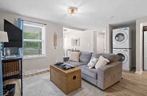 Madison-on-the-Lake House | Hot Tub Escape Near Wineries+ Lake
