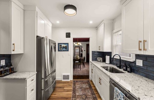 Kamm's Corners House | Hot Tub - Game Room - Sleeps 10 - Cleveland