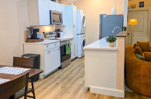 Vermilion House | Hot Tub | King Bed | Relax | Winter Retreat
