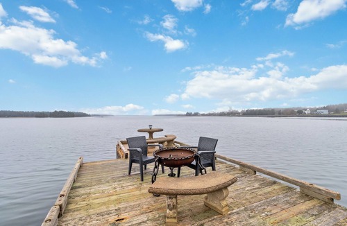 Lunenburg Apartment | Hot tub & spectacular ocean view! Cozy hideaway