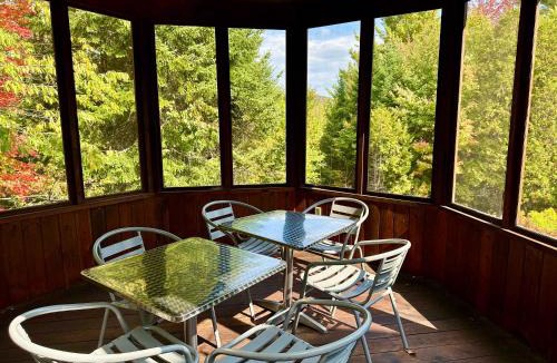 St-Adolphe-d'Howard Ski Chalet | Howard Lodge & Spa