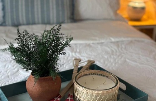 Sylvan Lake House | Hummingbird Cottage-Steps to the Beach and Shopping