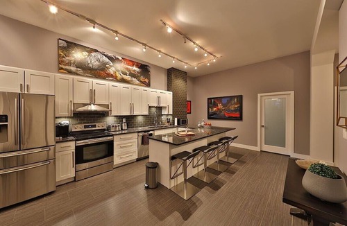 Downtown Edmonton Apartment | Ice District 2 Kings Private Parking Patio