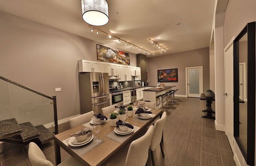 Downtown Edmonton Apartment | Ice District 2 Kings Private Parking Patio