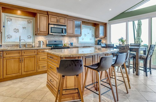 Innisfil Cottage | Idyllic Innisfil Retreat: 2 BDR Lakeside Paradise