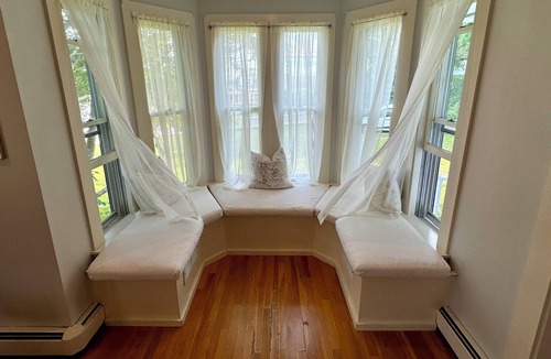 Lubec House | In-town 5 Bedroom Victorian With Heated Pool