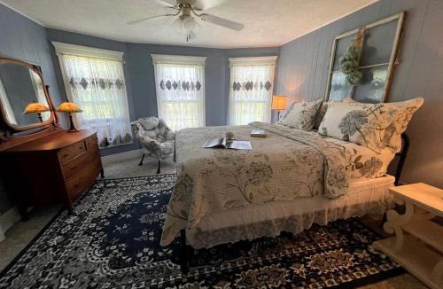 Penn Yan House | Incredible Cottage with Hot-tub in Penn Yan, New York