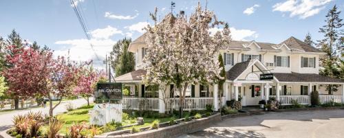 Radium Hot Springs Hotel | Inn on Canyon