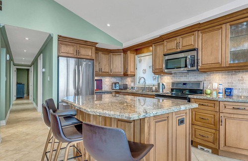 Innisfil Cottage | Innisfil Lakeside Paradise: Idyllic 2-BDR Retreat