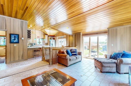 Syracuse House | Inviting Lakefront Home with Patio and Dock