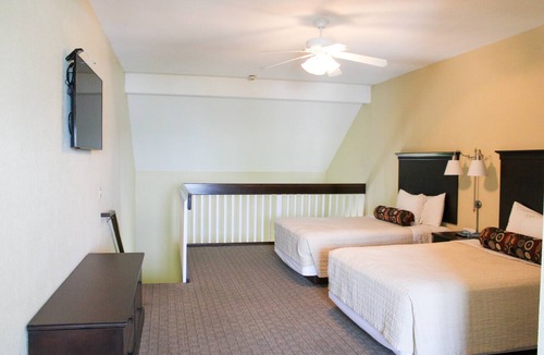 Kelleys Island Hotel | Iroquois Suite at Kelley's Island Venture Resort