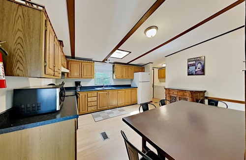 Put-in-Bay House | Island Club House by the Pool - Big Front Patio- 3 BR 2 BA - Sleeps 8 - IC17