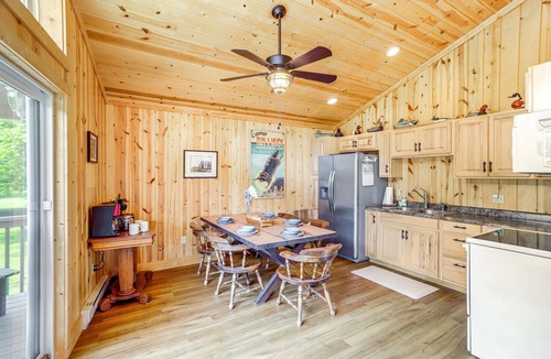 Kelleys Island Cottage | Island Gem, Walk to the lake!
