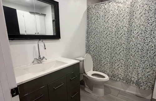Parc Extension Apartment | It’s newly renovated apartment. Very clean.10 minutes from downtown Montreal.