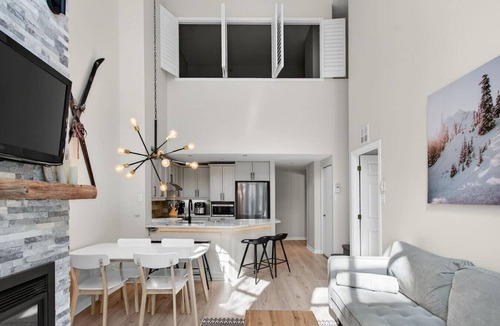 Mont-Tremblant Pedestrian Village Apartment | Johannsen 107 - Tremblant a Louer