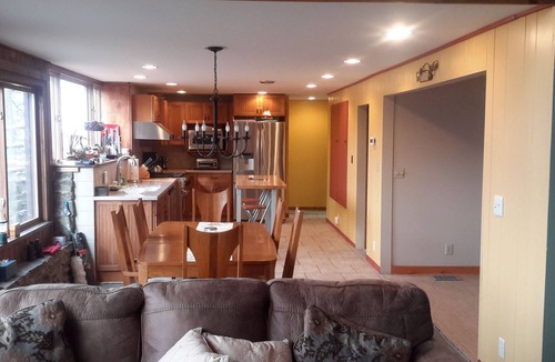 Valois House | June Special Quiet Lakeview Home 1.5 acres, Paved Road HotTub, Firepit, AC, WIFI