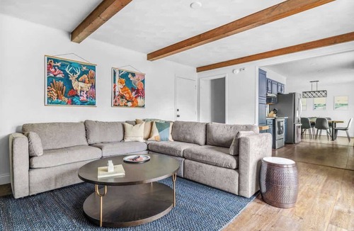 Stevensville House | Juniper Presents: Fire Pit, Deck & Foosball, 1-min to Watermark Brwy