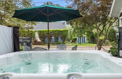 New Buffalo House | Juniper Presents: The Songbird 1min to Private Beach, High-end Design & Hot tub