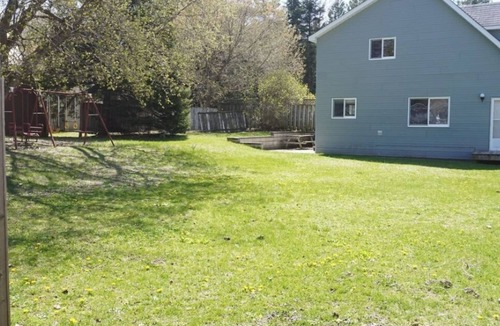 Sauble Beach Cottage | Just a few steps from the beach and Main Street!