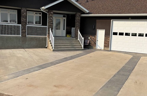 Katepwa Beach Apartment | Katepwa Lake Hilltop Hideaway | Views, Golf, Beach & Trails