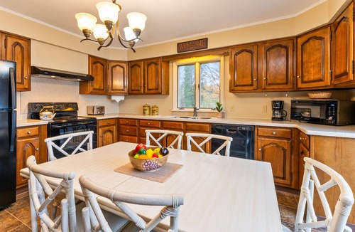 Town of Jerusalem House | Keuka Lakefront | Sleep 16 | Dock | Outdoor Dining