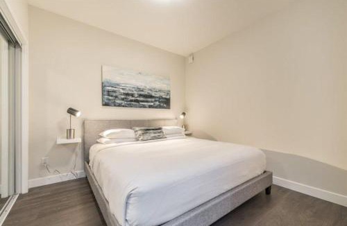 Downtown Victoria Apartment | King Bed And Coastal Art Decor In Old Town