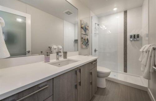 Downtown Victoria Apartment | King Bed And Coastal Art Decor In Old Town