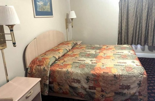 Seneca Falls Hotel | King Bed | Non Smoking