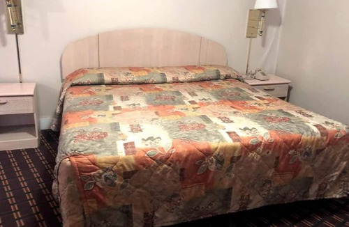 Seneca Falls Hotel | King Bed | Non Smoking