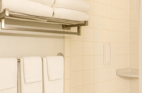 Point Edward Hotel | King Bed (Non Smoking)