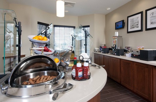 Amherst Condo | King Suite | Free Daily Breakfast. Pool, Hot Tub & Gym Access.