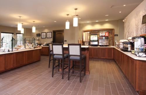 Amherst Condo | King Suite | Free Daily Breakfast. Pool, Hot Tub & Gym Access.