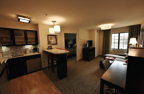 Liverpool Condo | King Suite Near Syracuse University | Free Breakfast + Fitness Center