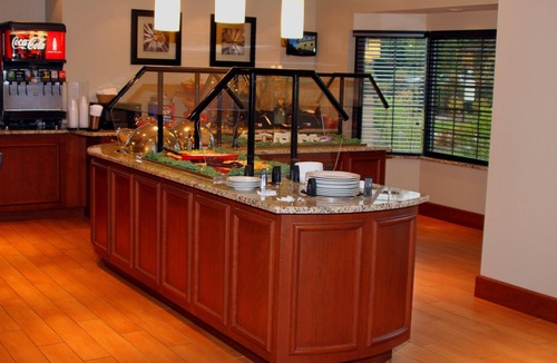 Liverpool Condo | King Suite Near Syracuse University | Free Breakfast + Fitness Center
