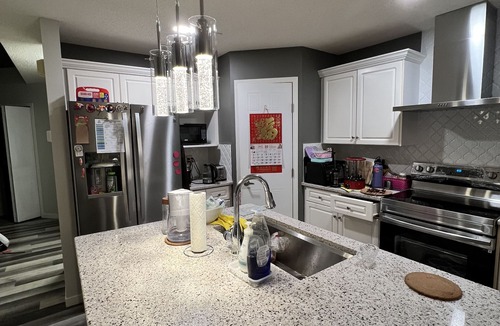 Southwest Calgary House | KKN Cozy private room in SW Calgary