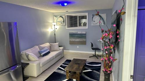 Northwest Calgary House | Konga 2-Bedroom Cozy Suite