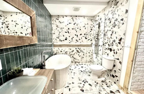 Boischatel Apartment | L'Escapade Champlain - 2 Min Falls - Free Parking