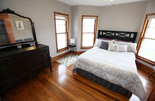 Detroit - Shoreway House | La Casa Cleveland - 3 BR Historic Townhome in an amazing location!