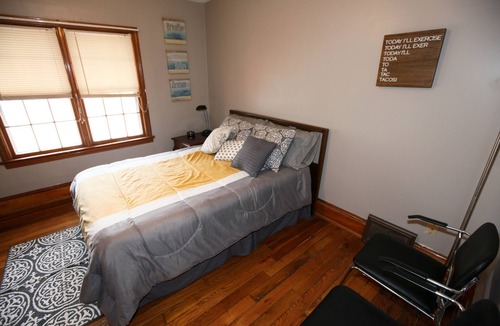 Detroit - Shoreway House | La Casa Cleveland - 3 BR Historic Townhome in an amazing location!