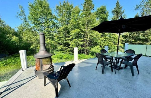St-Adolphe-d'Howard House | La Maison Du Cerf Détendez-vous en famille dans cette belle maison tranquille.