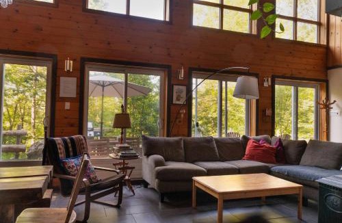 Sainte-Beatrix Ski Chalet | La Maison Magique- Private Hot Tub & Lake Access