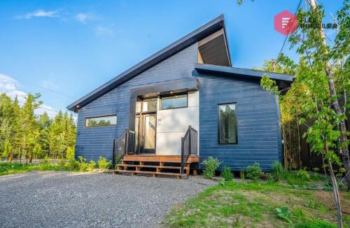 Pont-Rouge House | La Perle Bleue - Chalet Spa privé Accès piscine à Pont Rouge - près de Québec