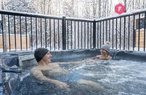 Pont-Rouge House | La Perle Bleue - Chalet Spa privé Accès piscine à Pont Rouge - près de Québec