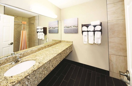 Sandusky South Hotel | La Quinta Inn by Wyndham Sandusky near Cedar Point