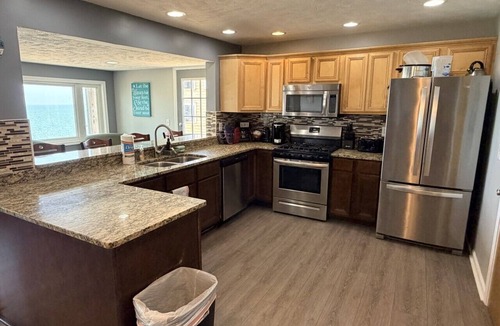 Geneva-on-the-Lake House | Lake Access Retreat Pet Friendly Fire Pit