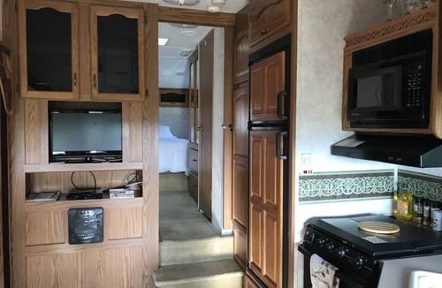Albion House | Lake Country Getaway minutes from Lake Ontario
