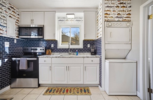 Port Clinton Cottage | Lake Erie Angler's Cottage — Fish Station, Boat Parking, Sleeps 8