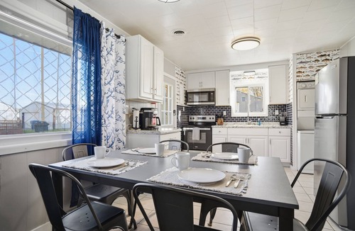 Port Clinton Cottage | Lake Erie Angler's Cottage — Fish Station, Boat Parking, Sleeps 8