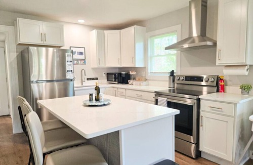 Vermilion House | Lake Erie Coastal Cottage *Under 30m> Cedar Point